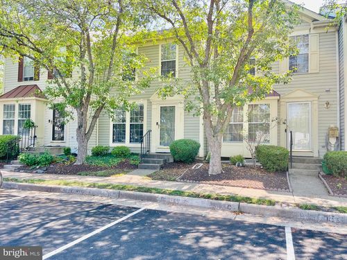 9703 Sassafras Ct, MANASSAS, VA, 20110-6041 | Card Image