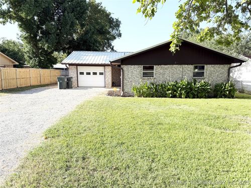 42 Laurel St, Lone grove, OK, 73443-6155 | Card Image