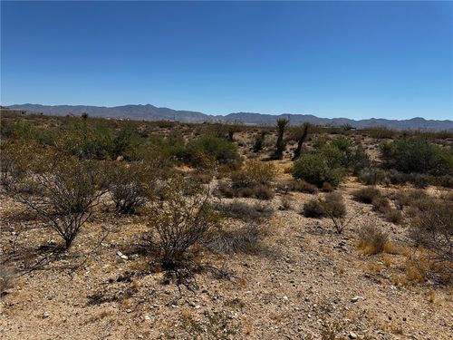 12-0 N Cordes Road, Golden Valley, AZ, 86413 | Card Image