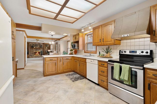 Kitchen View to Family Room | Image 12