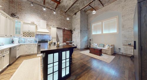 apt-101-2400 Mechanic St, Galveston, TX, 77550-1484 | Card Image