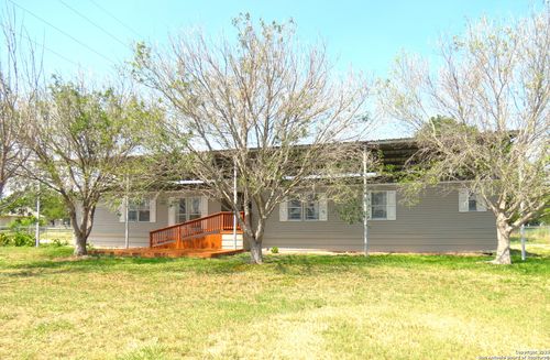 506 Willow St, Jourdanton, TX, 78026-3738 | Card Image