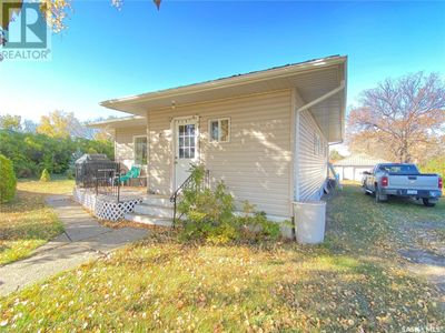 4 1 St St, House other with 2 bedrooms, 2 bathrooms and null parking in Tompkins SK | Image 3