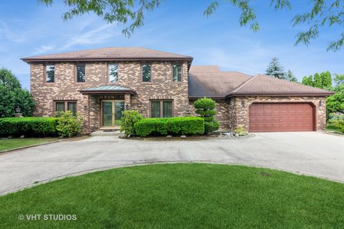 888 Braintree Ln, Bartlett, IL, 60103-4572 | Card Image