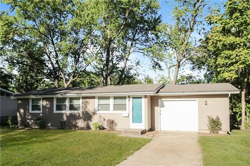 5700 N Highland Ave, Gladstone, MO, 64118-5412 | Card Image