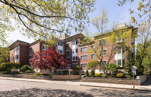 77 Marion Street, Brookline, MA, 02426 | Card Image