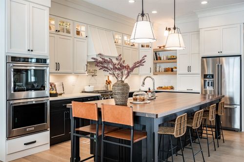 3014 Forest Ridge Dr Ne, Swisher, IA, 52338-9200 | Card Image