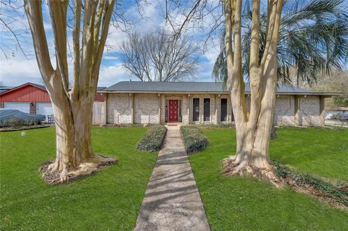 4004 Briarglen Dr, Dickinson, TX, 77539-7107 | Card Image