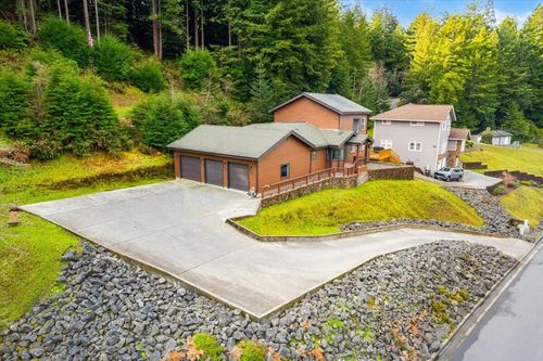 4391 Woodcock Ct, Fortuna, CA, 95540-4839 | Card Image