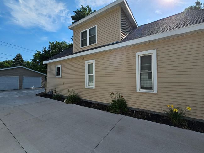 411 W Main St, House other with 4 bedrooms, 2 bathrooms and null parking in Pipestone MN | Image 32