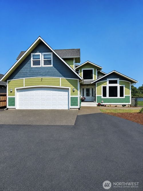 570 Weatherwax Loop Ne, Ocean Shores, WA, 98569-9449 | Card Image