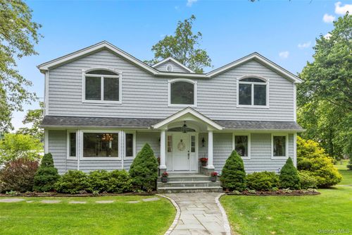 17 Youngs Ln, Setauket, NY, 11733-3001 | Card Image