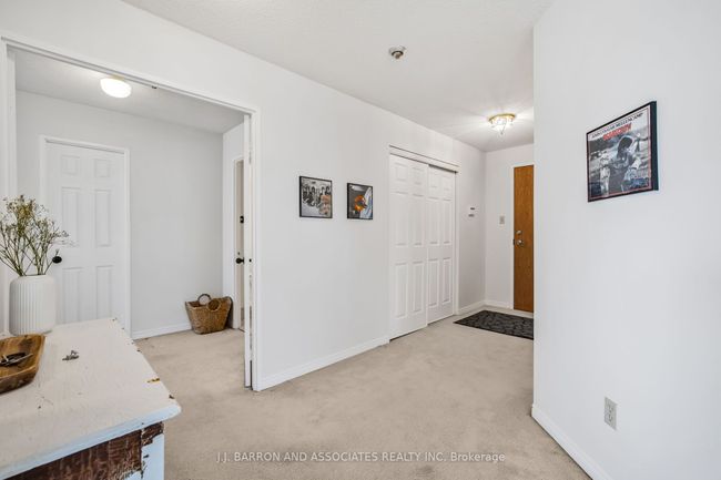 114 - 14924 Yonge St, Condo with 2 bedrooms, 2 bathrooms and null parking in Aurora ON | Image 5