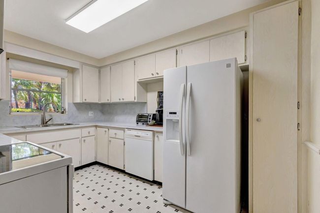 124 Sandal Ln, House other with 3 bedrooms, 2 bathrooms and null parking in Palm Beach Shores FL | Image 16
