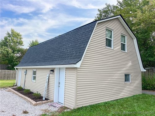 341 S 3rd St, Pekin, IN, 47165-7972 | Card Image