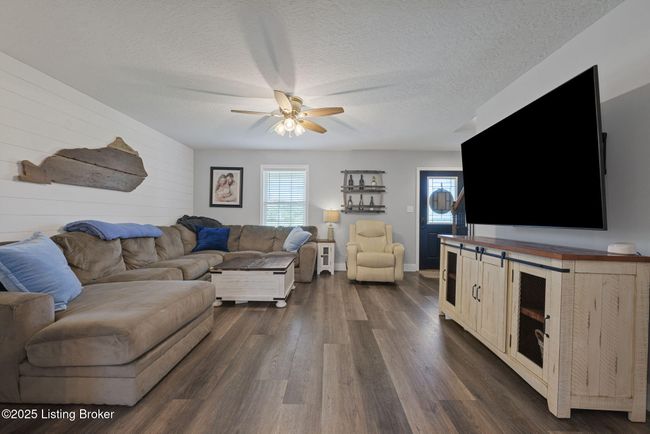 370 Sugar Branch Dr, House other with 5 bedrooms, 3 bathrooms and null parking in Big Clifty KY | Image 15