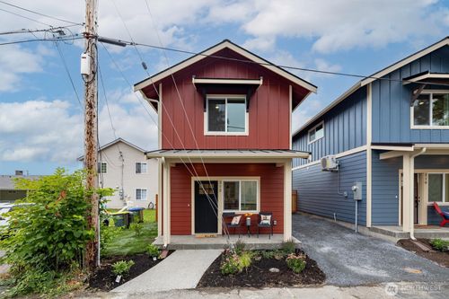 212 Carolina St, Bellingham, WA, 98225-3717 | Card Image