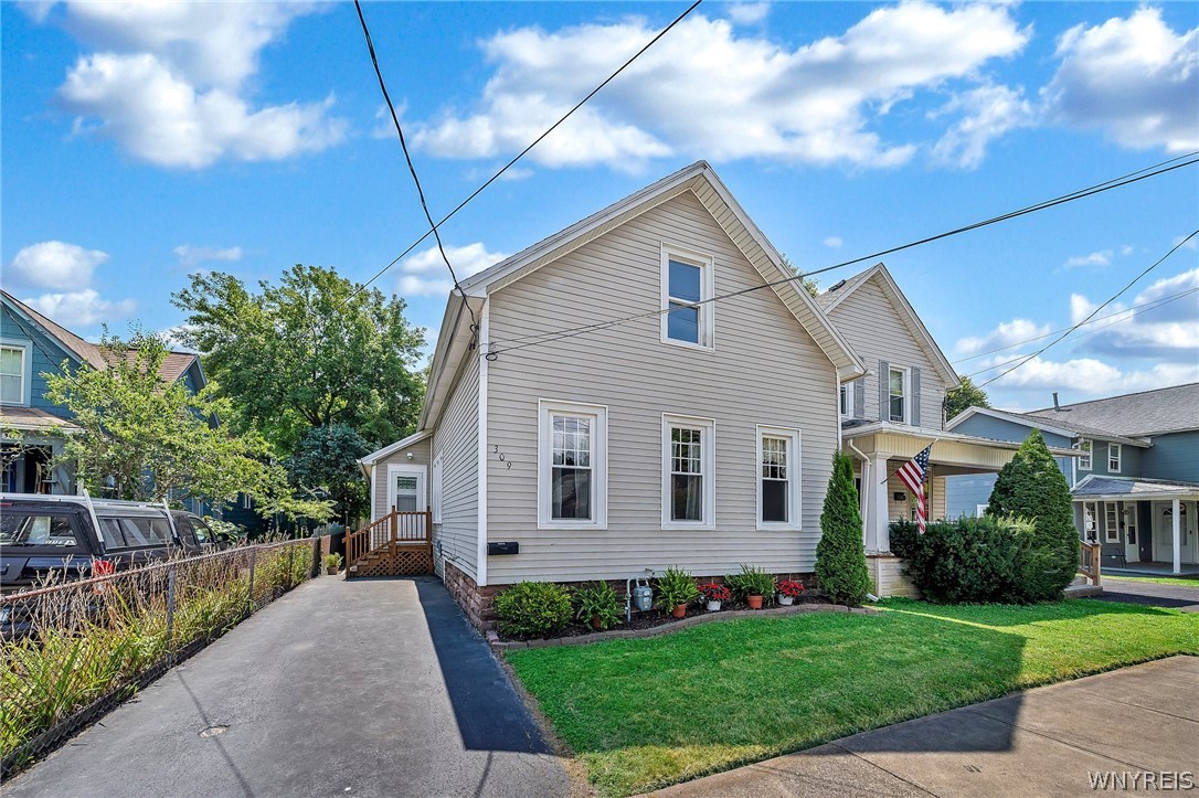 Fletcher St, Tonawanda, NY 14150