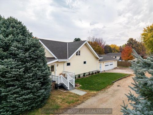 2004 Q St, Aurora, NE, 68818-1335 | Card Image