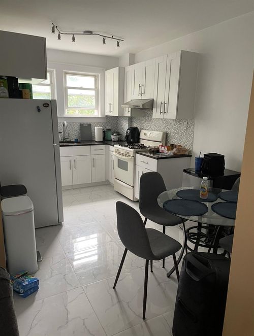 2fl-39 214th Pl, Bayside, NY, 11361-2124 | Card Image
