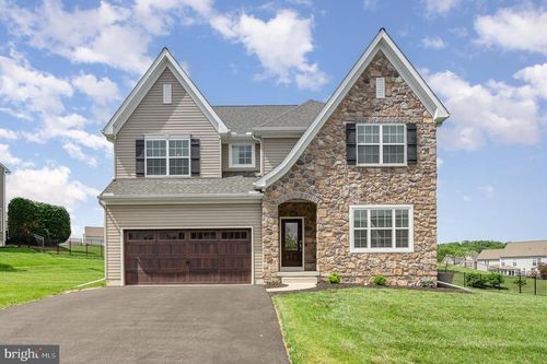 7038 Woodsman Dr, HARRISBURG, PA, 17111-5085 | Card Image