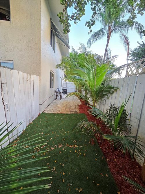 apt-6-1099 Ne 32nd St, Oakland Park, FL, 33334-2726 | Card Image