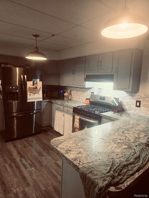 323 N Bankson St, Saint Louis, MI, 48880-1464 | Card Image