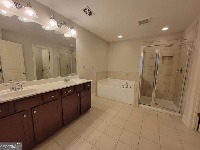 8265 Village Pl, Townhouse with 3 bedrooms, 3 bathrooms and 2 parking in Suwanee GA | Image 20