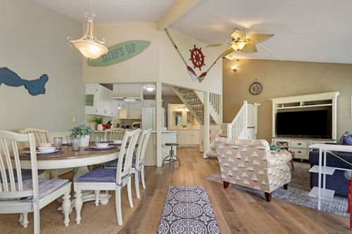 e-511E Tam O'Shanter Drive, Fontana, WI, 53125 | Card Image