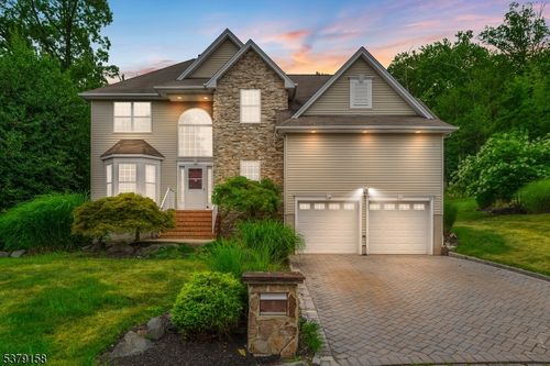 24 Wingate Way, Green Brook, NJ, 08812-1800 | Card Image
