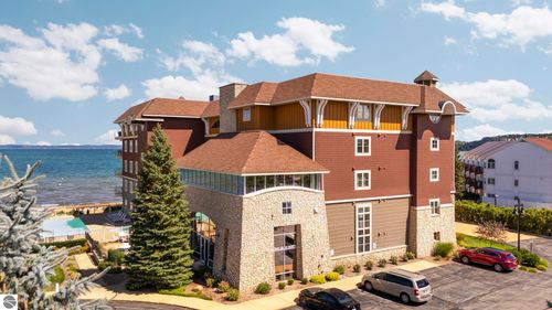 55-1941 N Us Highway 31 N, Traverse City, MI, 49686-4017 | Card Image