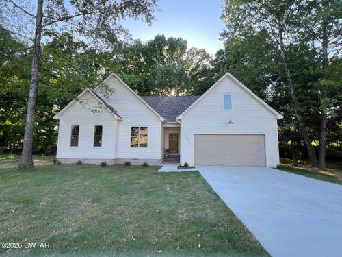 135 Glen Dillon Dr, Jackson, TN, 38305-7837 | Card Image