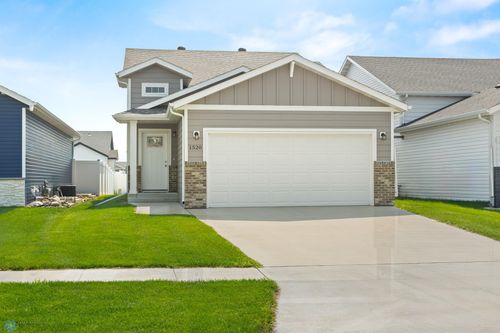1520 67th Ave S, Fargo, ND, 58104-7959 | Card Image