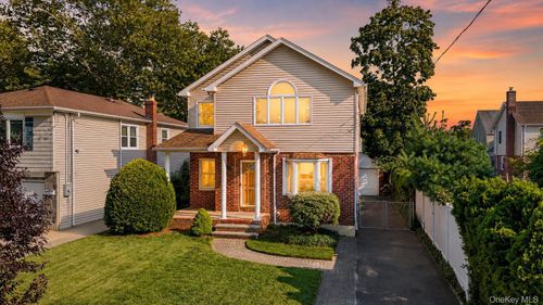 1602 Imperial Ave, New Hyde Park, NY, 11040-3948 | Card Image