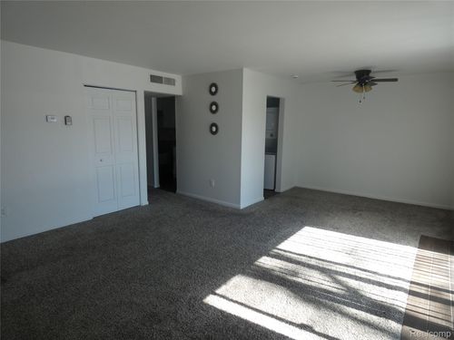 3-1862 Colonial Village Way, Waterford Charter Township, MI, 48328 | Card Image