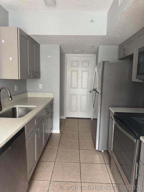 105-1670 N 42nd Cir, Vero Beach, FL, 32967-8113 | Card Image