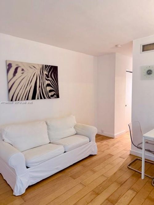 apt-3-945 Meridian Ave, Miami Beach, FL, 33139-8437 | Card Image