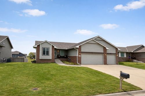 2021 Chestnut St, Newton, KS, 67114-6001 | Card Image