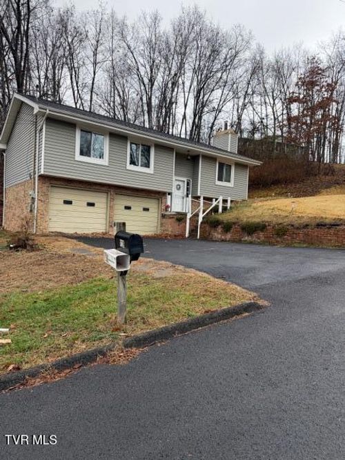 226 Shadow Hill Ln, Bristol, VA, 24201-2284 | Card Image