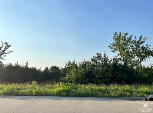 4884 Nature Ave, Manhattan, KS, 66502-1660 | Card Image