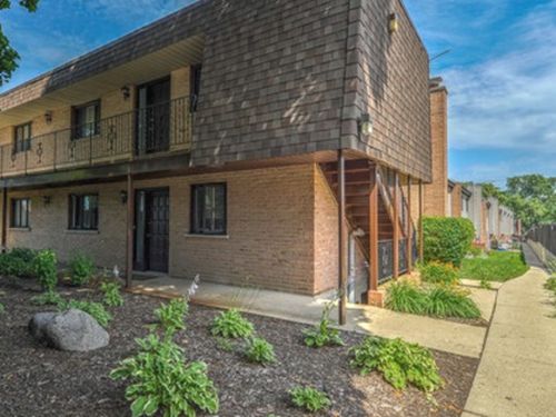 1c-520 E Main St, Barrington, IL, 60010-3385 | Card Image
