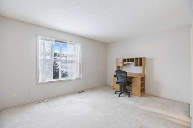 30 - 200 Hidden Hills Terrace Nw, Home with 2 bedrooms, 1 bathrooms and 2 parking in Calgary AB | Image 15