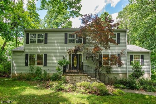 4 Redwood Way, Roxbury Twp, NJ, 07836-9161 | Card Image