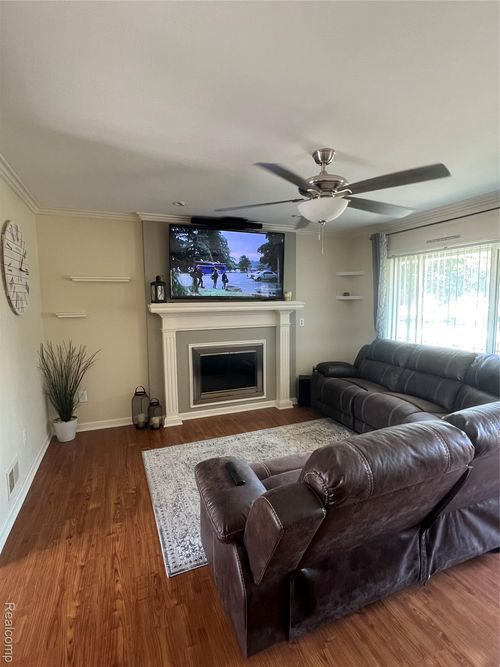 15715 Zichi St, Clinton Twp, MI, 48038-5818 | Card Image