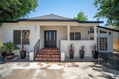 1512 W 36th St, Los Angeles, CA, 90018-3943 | Card Image