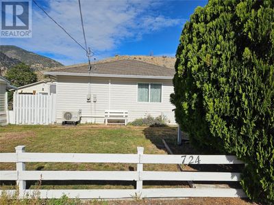 724 6 Th Ave, House other with 2 bedrooms, 1 bathrooms and null parking in Keremeos BC | Image 1