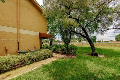 204 - 3041 N Oakland Forest Dr, Condo with 2 bedrooms, 2 bathrooms and null parking in Oakland Park FL | Image 2