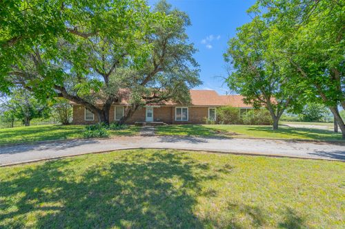 908 Barnes Ave, Comanche, TX, 76442-1504 | Card Image