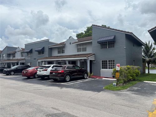 1008-6910 Nw 173rd Dr, Hialeah, FL, 33015-5534 | Card Image