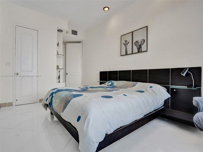 APT-1709 - 3180 S Ocean Dr, Condo with 2 bedrooms, 2 bathrooms and null parking in Hallandale Beach FL | Image 15